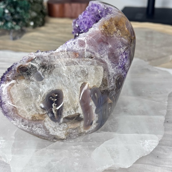 🌈 Stunning Agate Sculpture from Brazil | High-Grade Natural Stone 🌈 - Picture 6 of 11